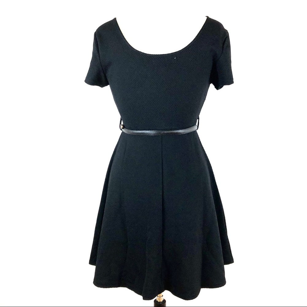 Textured Black Short Sleeve Dress with Belt - Picture 2 of 6